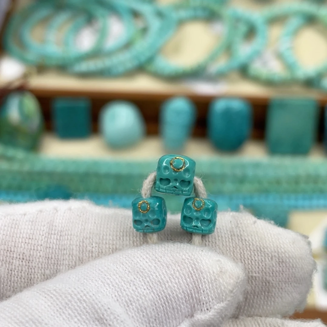 绿松石未镶嵌颈饰