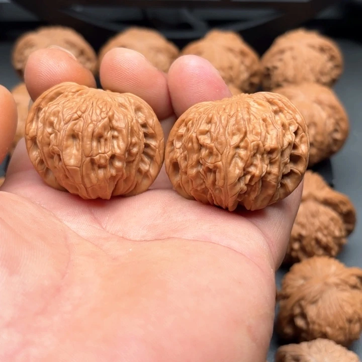 文玩核桃把件山地对歪磨盘