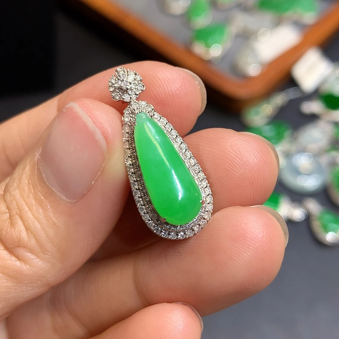 翡翠吊坠(不含链)18K金镶嵌