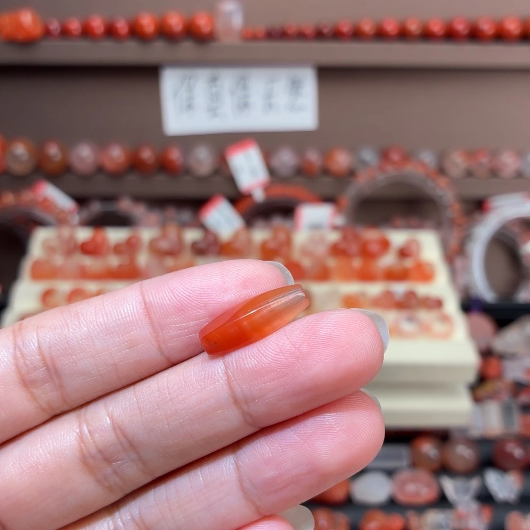 南红玛瑙未镶嵌川料勒子18*5+