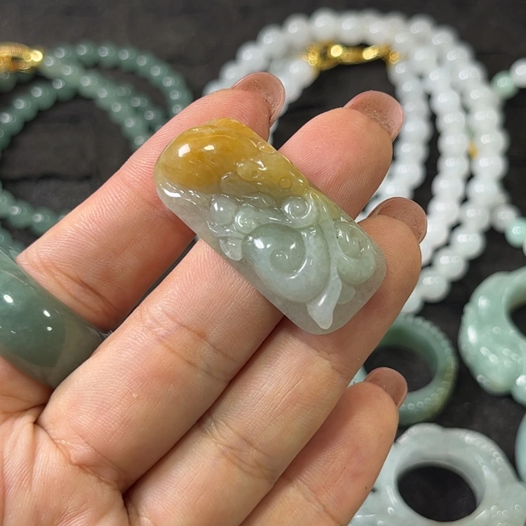 定制翡翠未镶嵌老鼠手牌