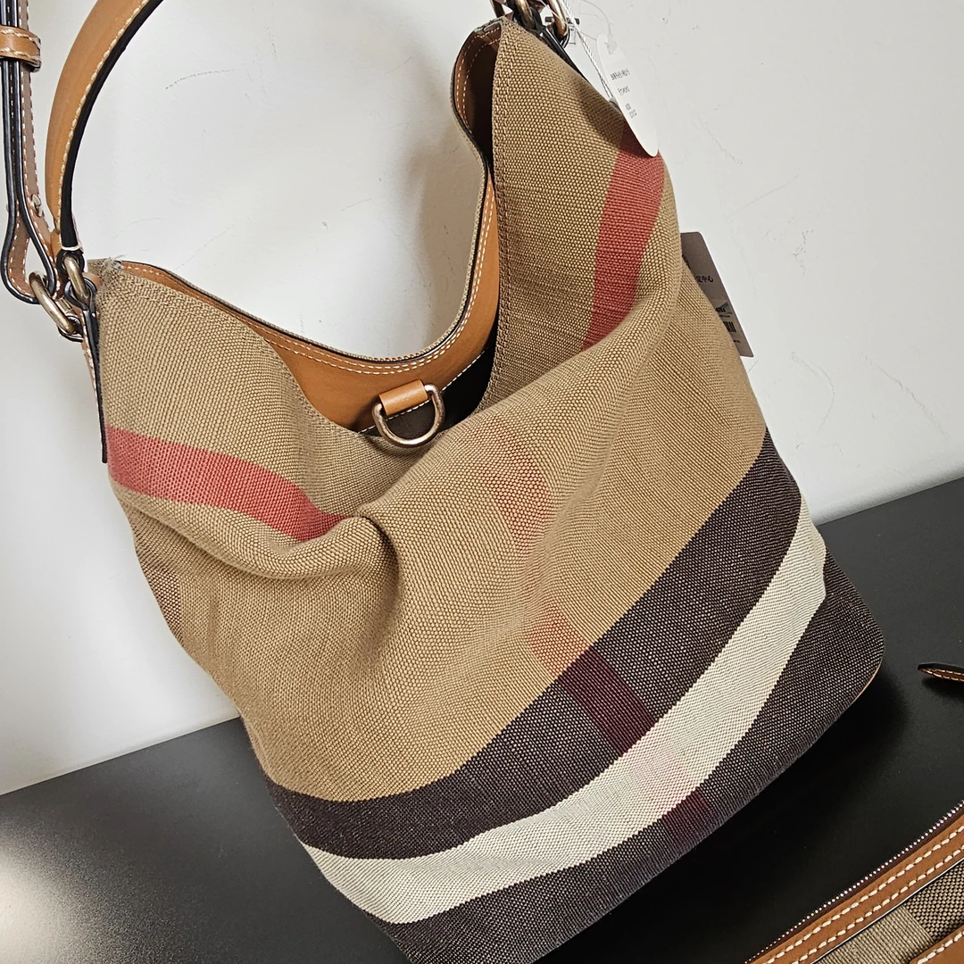 修复品全原 Burberry棕色帆布水桶包大号/GG