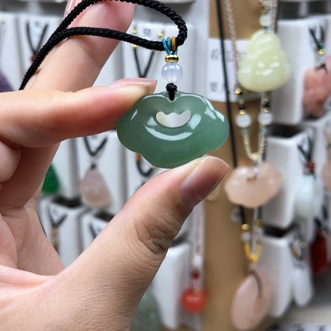 颈饰未镶嵌石英质玉