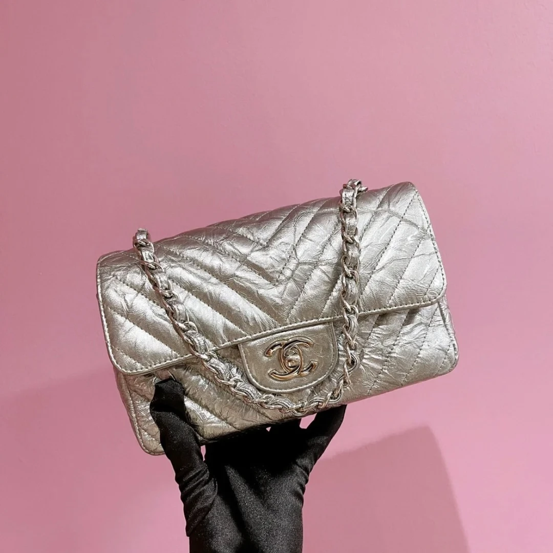 95新 Chanel/香奈儿 多多奢品/香奈儿液银爆裂纹大mini/98新包展