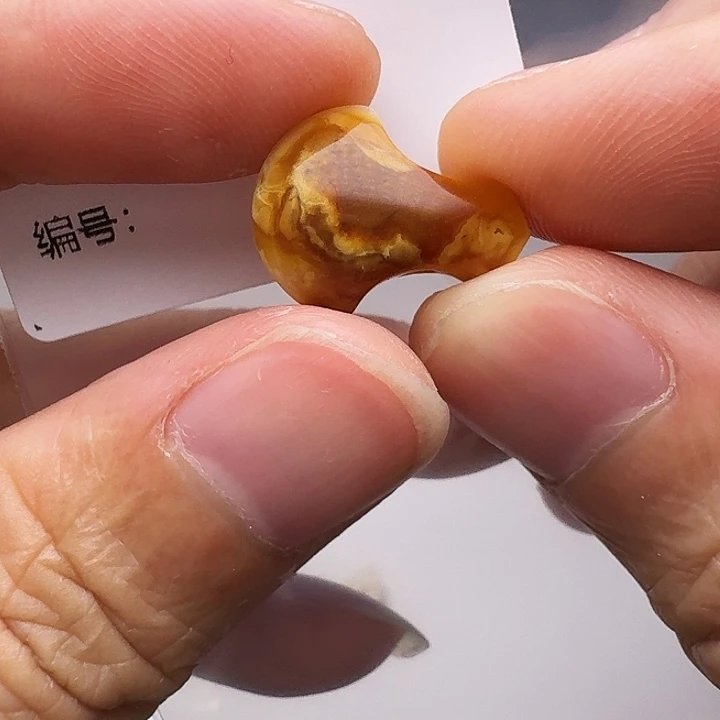 琥珀未镶嵌裸石琥珀