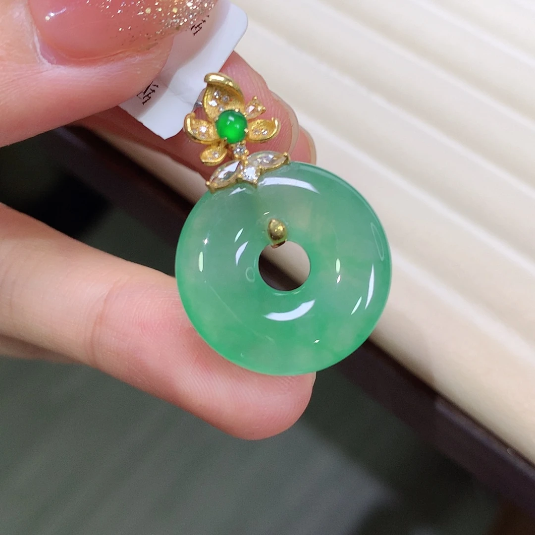 翡翠18K金镶嵌颈饰