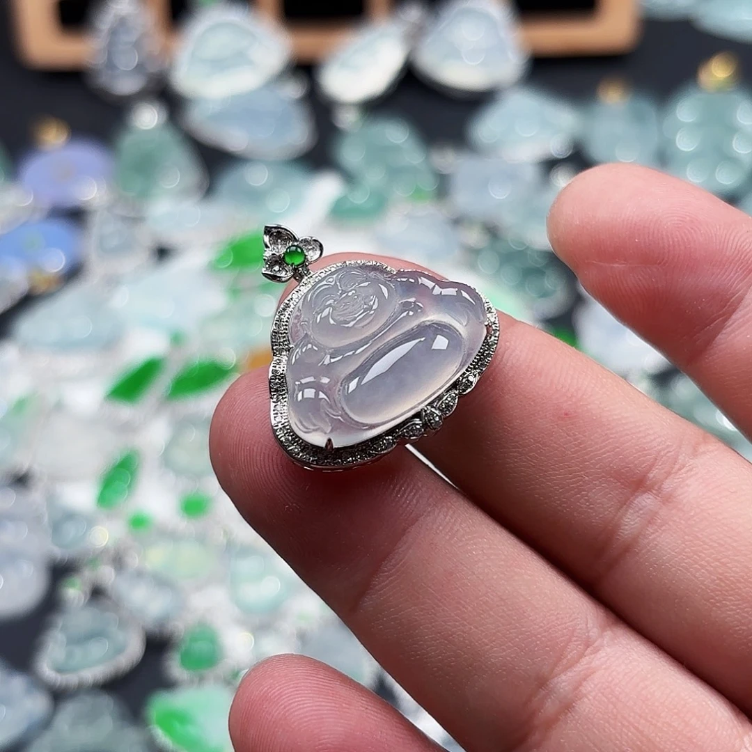 颈饰18K金镶嵌翡翠