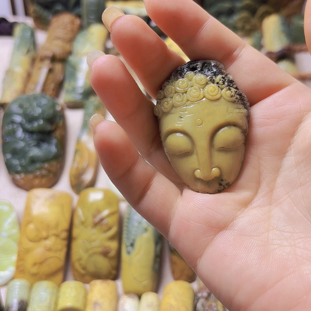 未镶嵌岫岩河磨玉（透闪石质玉）挂件