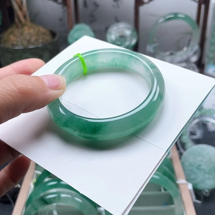 未镶嵌手镯石英质玉