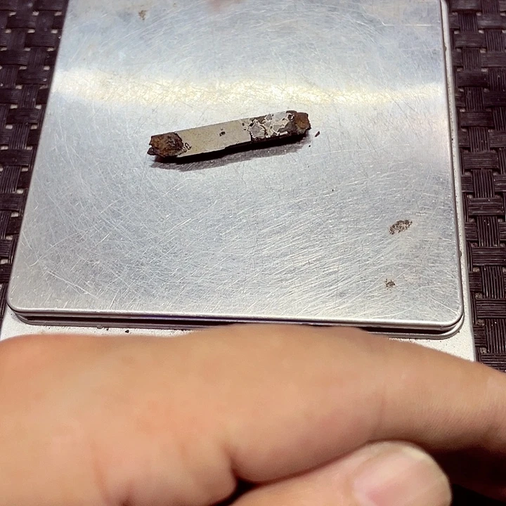 花岗石铁合金将爱藏布。