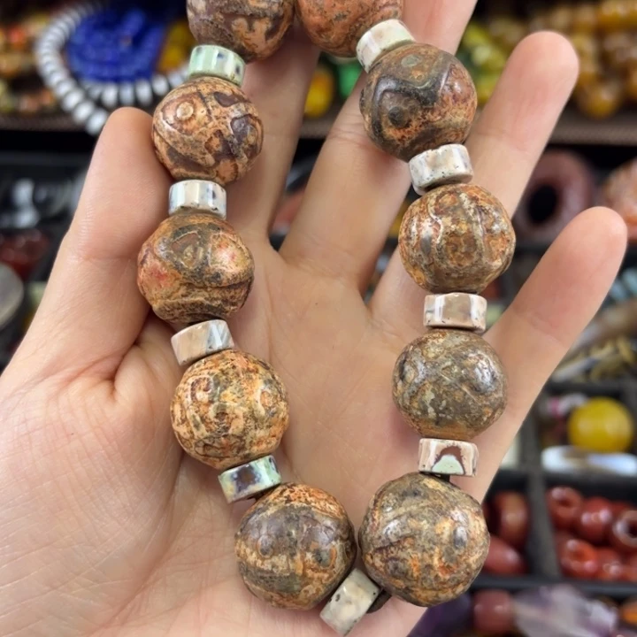 陈***雨玛瑙/玉髓颈饰未镶嵌