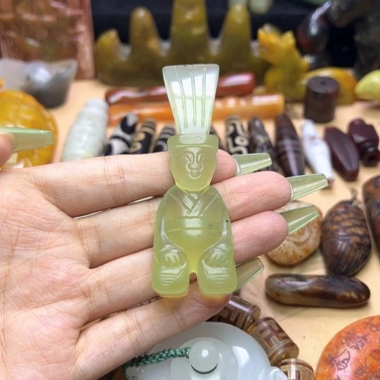 蛇纹石玉未镶嵌颈饰