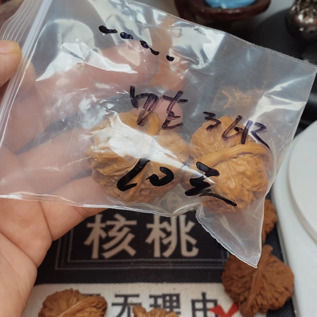 文玩核桃吊坠蛤蟆有色差