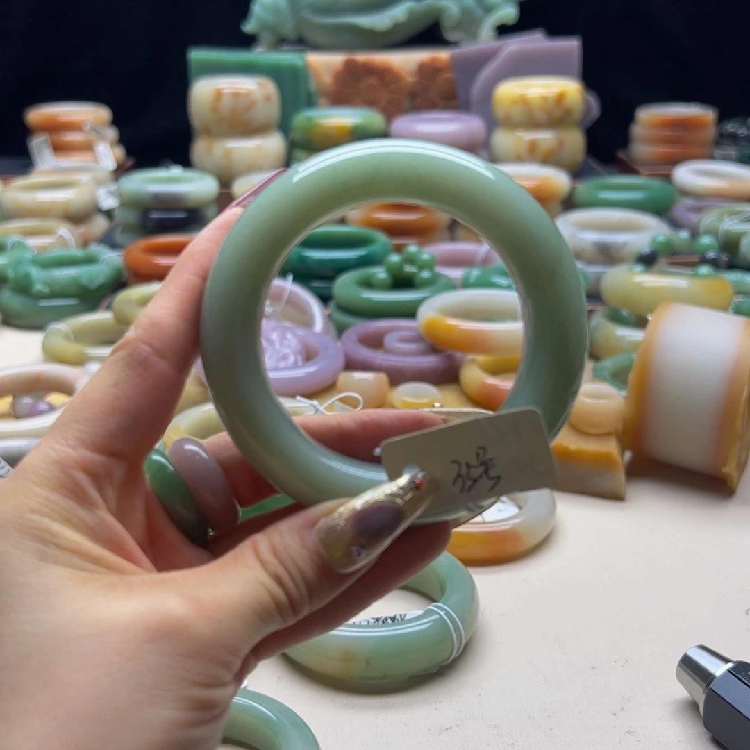 石英质玉手镯未镶嵌