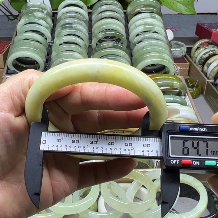 蛇纹石玉未镶嵌手镯78