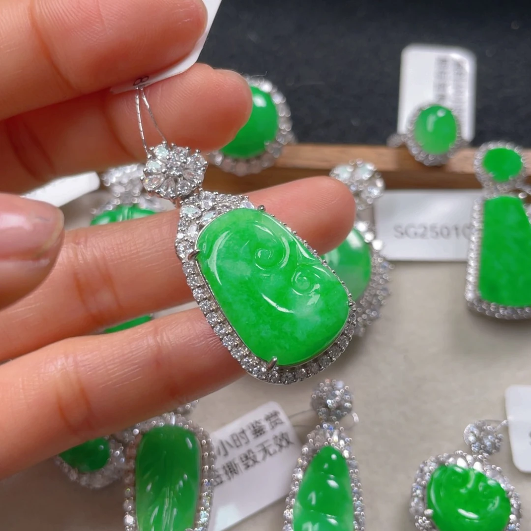 翡翠颈饰银S925镶嵌翡翠