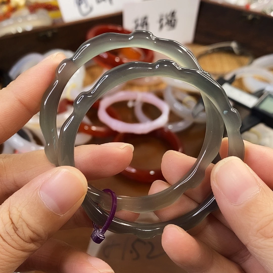 玛瑙/玉髓未镶嵌手镯C110。5152。 瑕