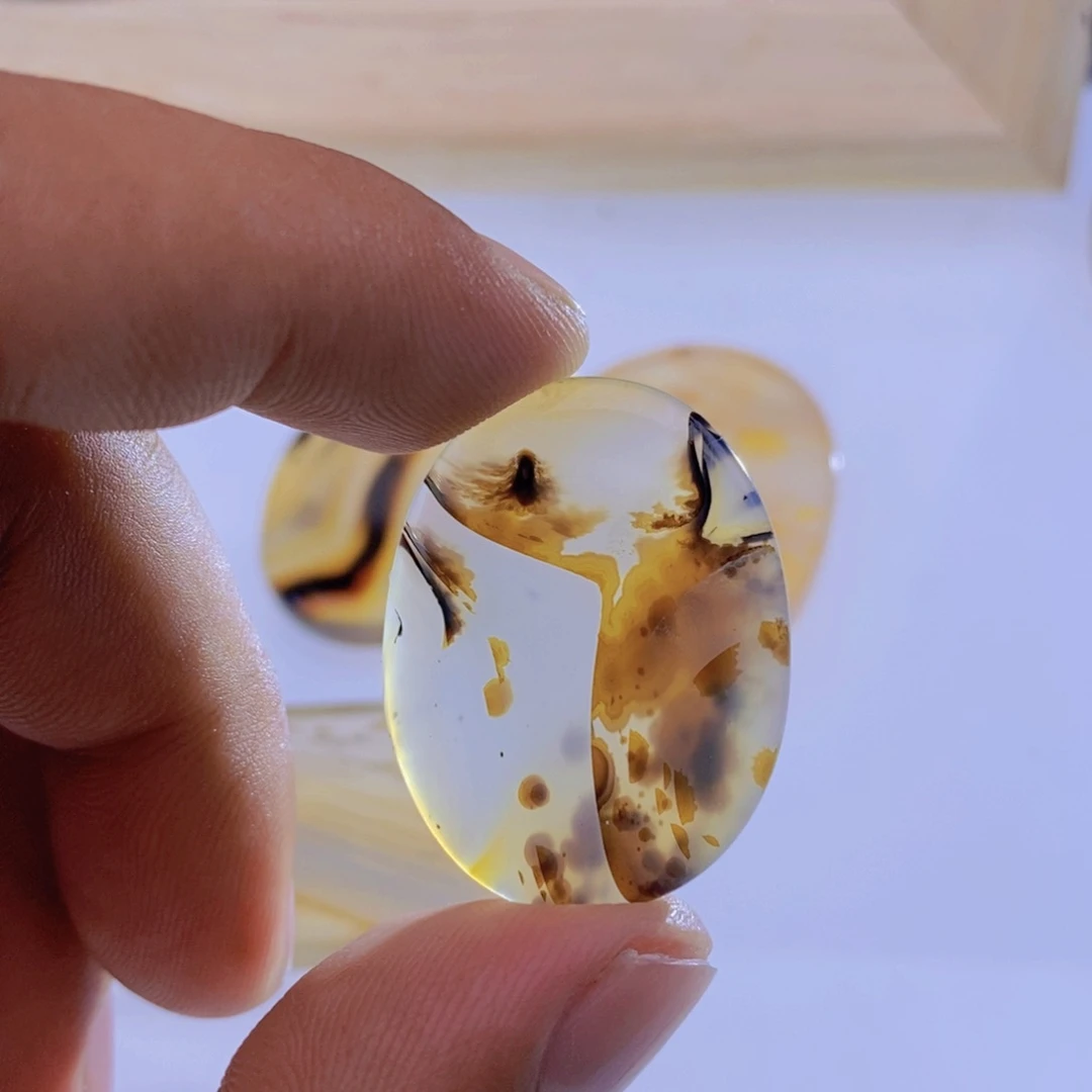 玛瑙/玉髓颈饰未镶嵌丫**?