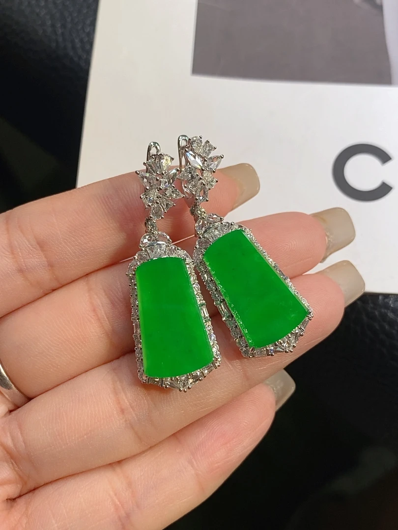 【伊玥珠宝】天然缅甸翡翠A货 阳绿无事牌耳坠