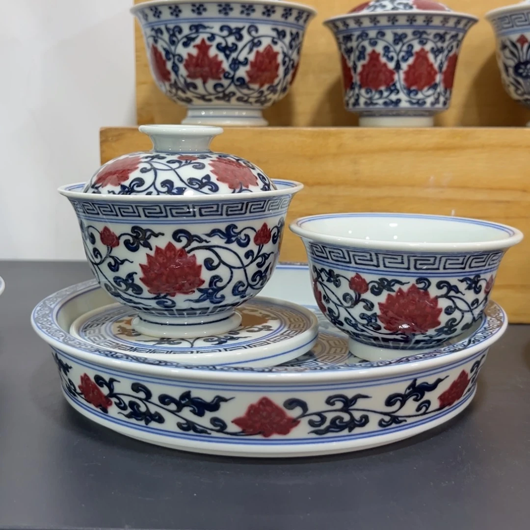 青花釉里红缠枝莲四件套