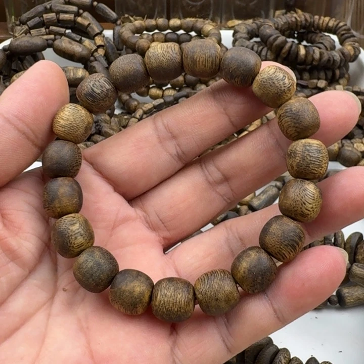 九***二沉香手串乌身手串9克