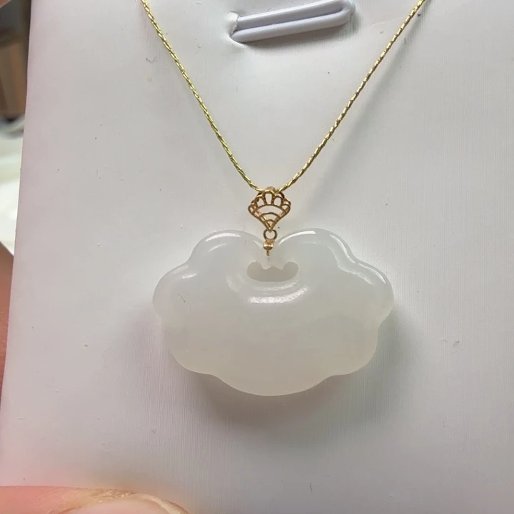 颈饰18K金镶嵌和田玉