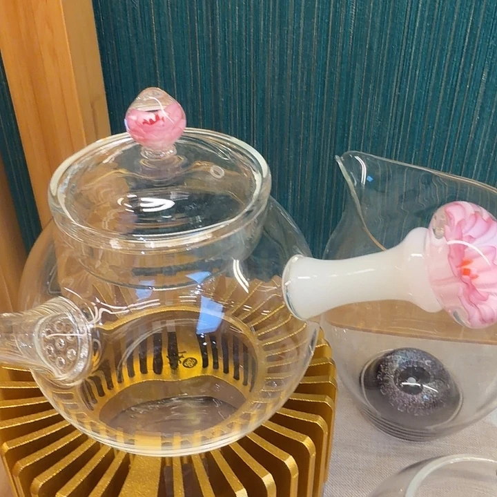 禾器侧把小壶。