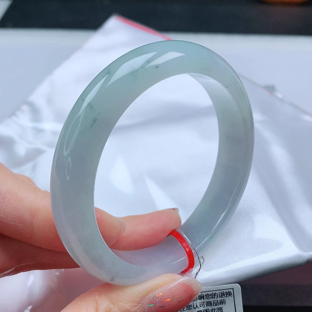 翡翠手镯未镶嵌55圈