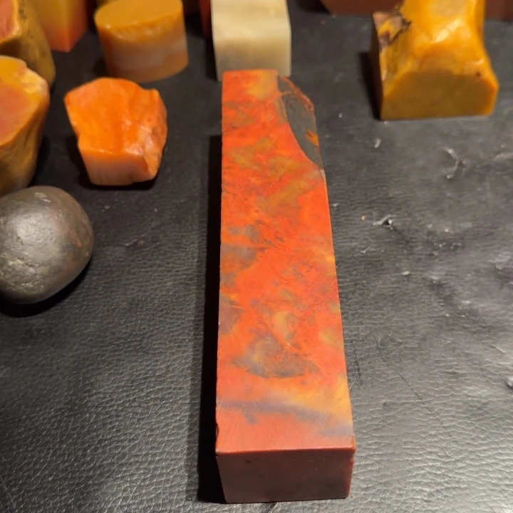 老挝石W****t五彩缤纷，