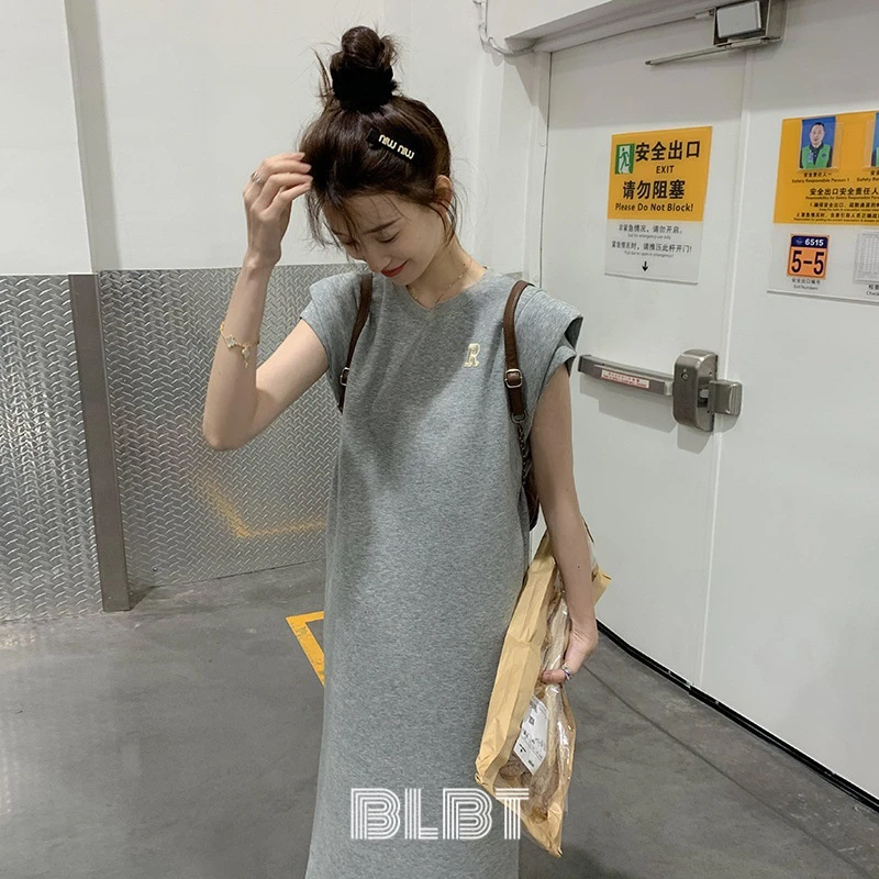 设计灰色刺绣字母拼接卫衣裙2025新款连衣裙夏季宽松开叉休闲长裙