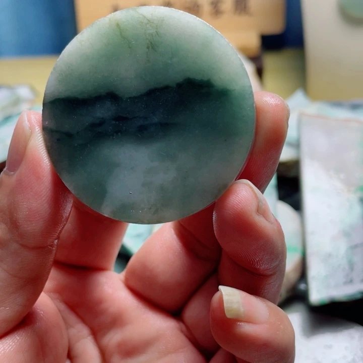 翡翠挂件未镶嵌翡翠