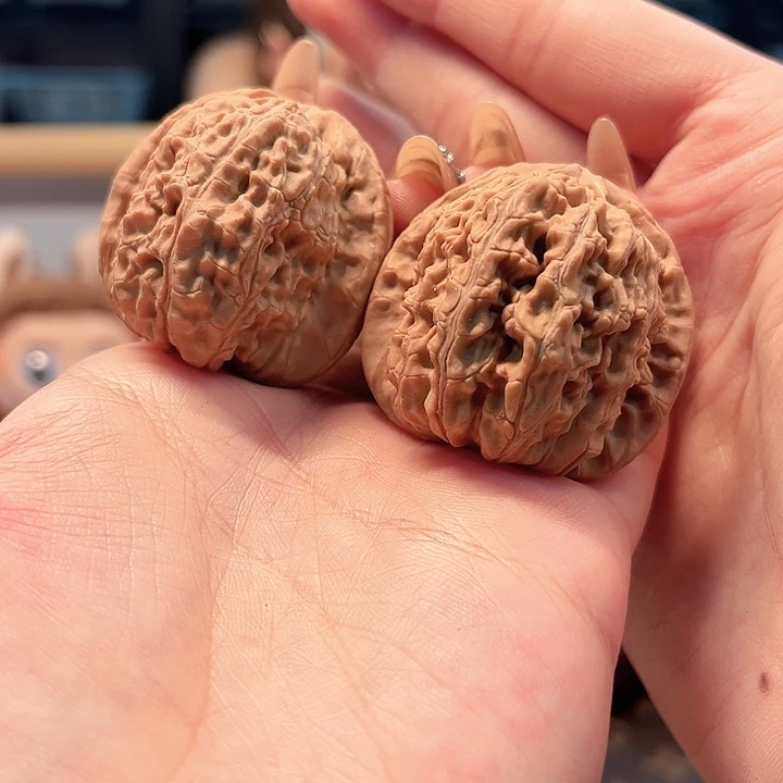 文玩核桃吊坠三角白