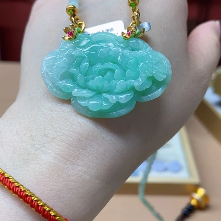 翡翠未镶嵌颈饰吊坠