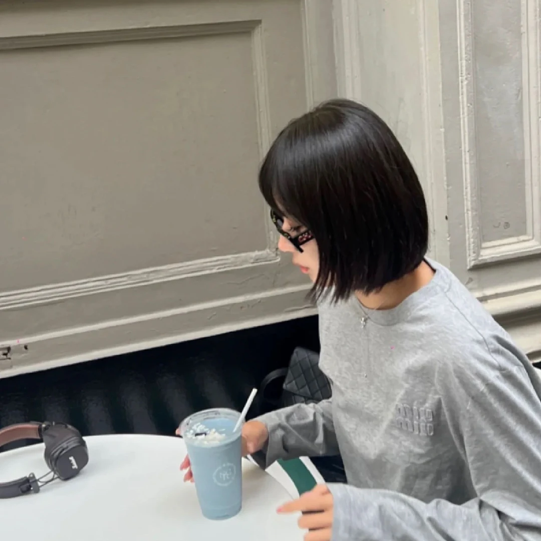 99新 MIU MIU/缪缪 A100786/字母logo刺绣灰色套头卫衣/XS码