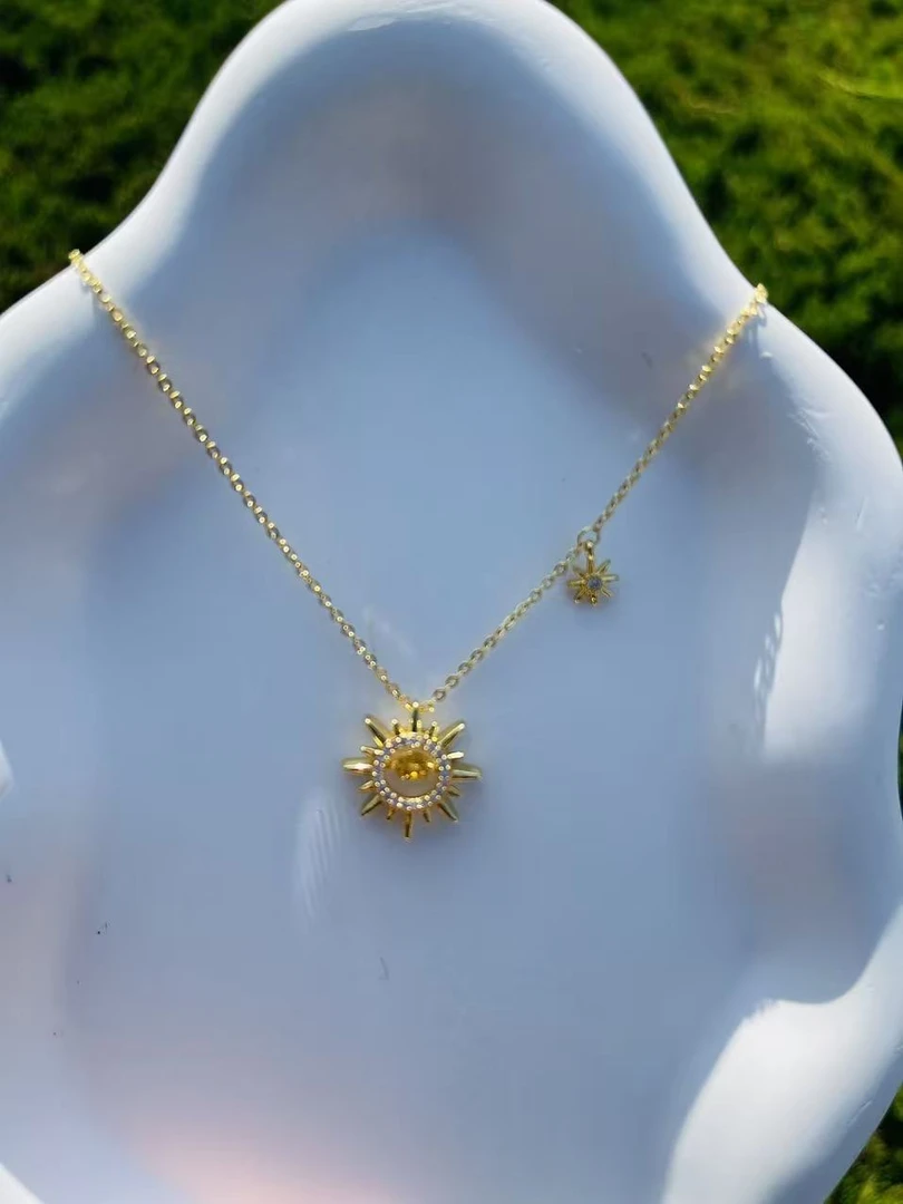 铜合金项链 小红书同款灵动闪钻太阳项链小众百搭锁骨链