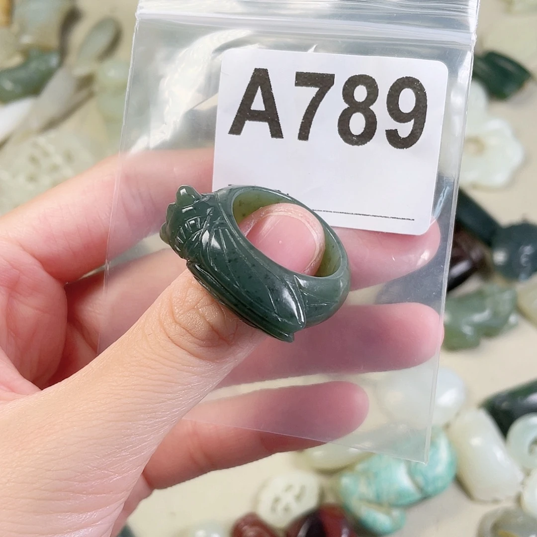 颈饰未镶嵌和田玉（糖玉）