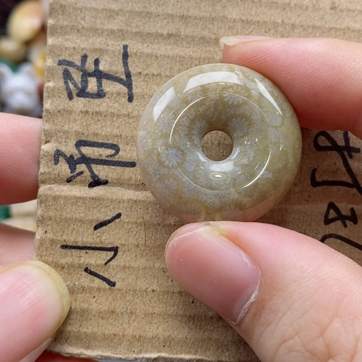 硅化珊瑚（珊瑚玉）颈饰未镶嵌淡**烟