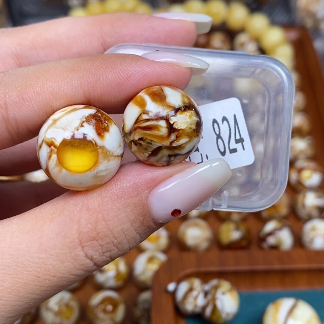 沁色蜜蜡未镶嵌824