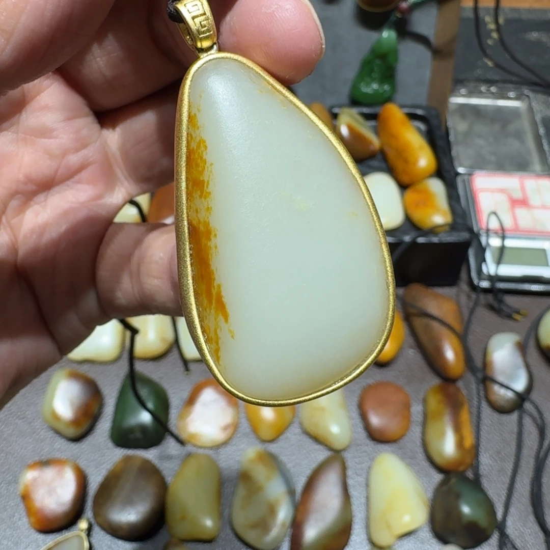 颈饰未镶嵌和田玉