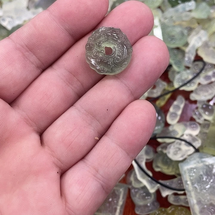 合金蛇纹石玉颈饰