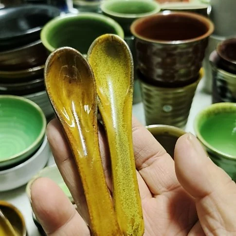 瓷片五厂，七厂各种摆件，瓷片，均有瑕疵！