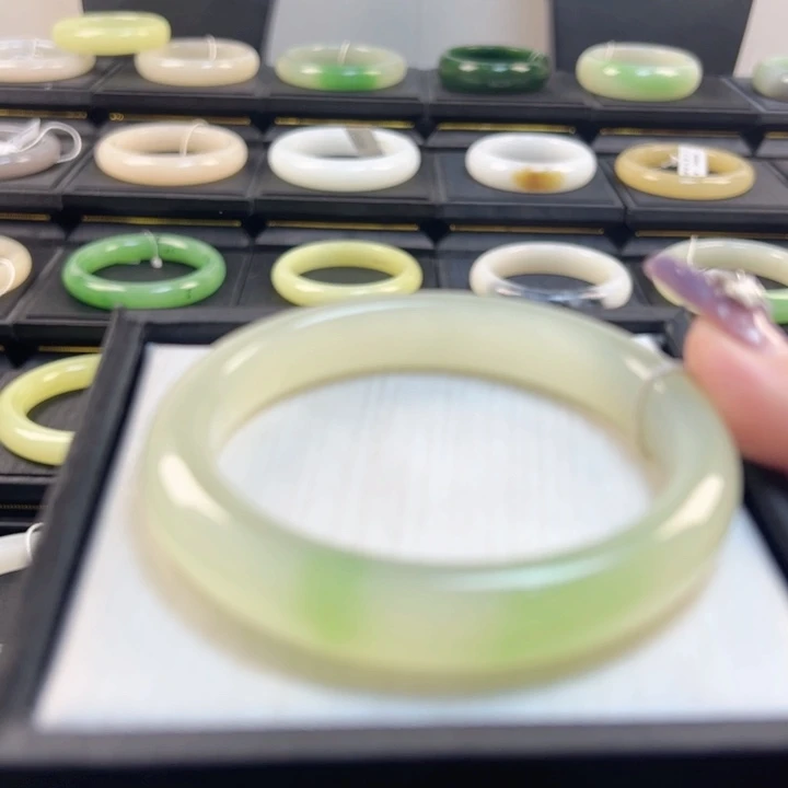 和田玉（翠青玉）手镯未镶嵌