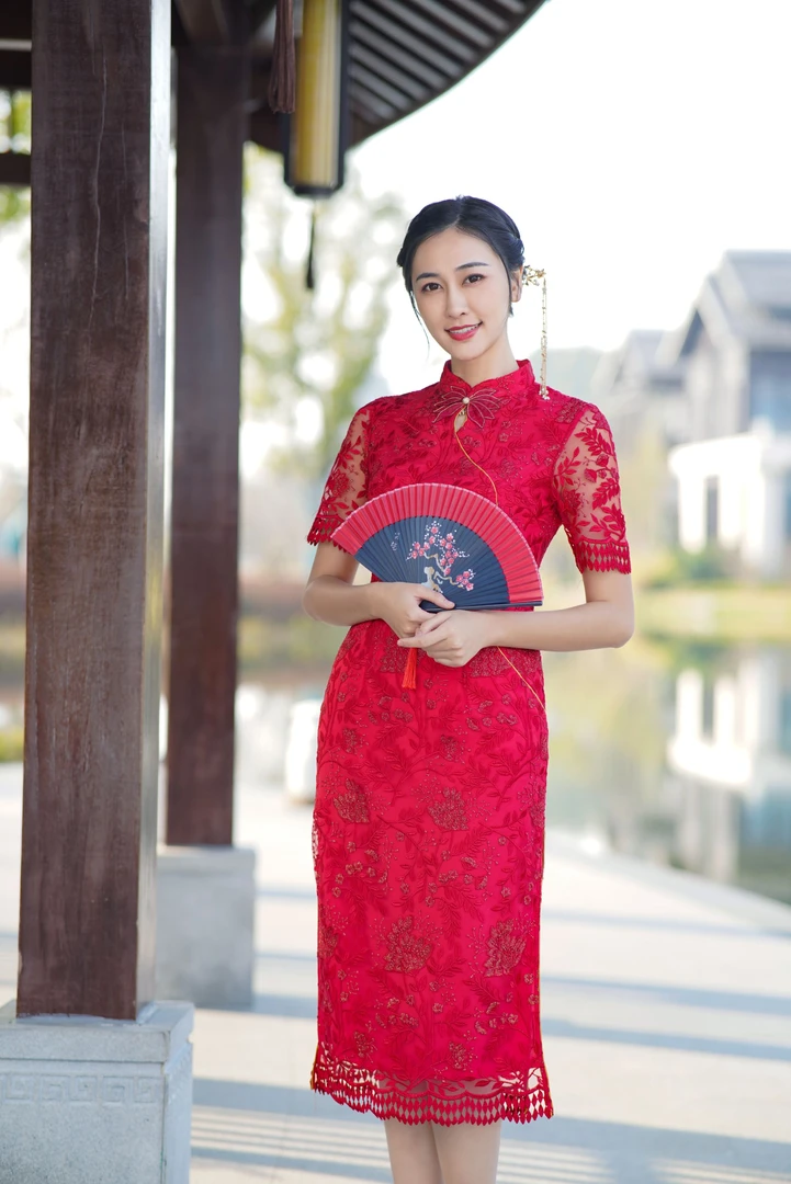 中式婚庆嫁娶蕾丝刺绣红色旗袍优雅复古中长款气质日常中国风2025