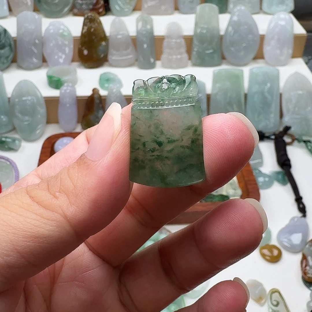 翡翠未镶嵌颈饰62