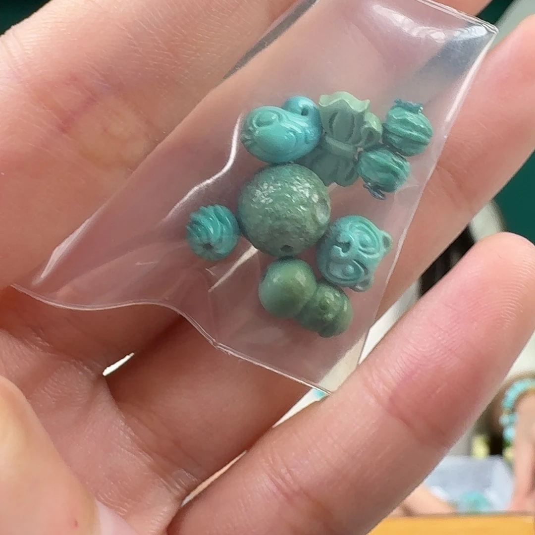 绿松石未镶嵌珠宝奇石