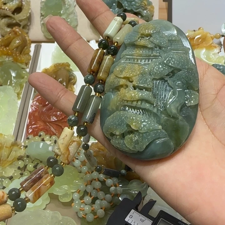 蛇纹石玉吊坠未镶嵌