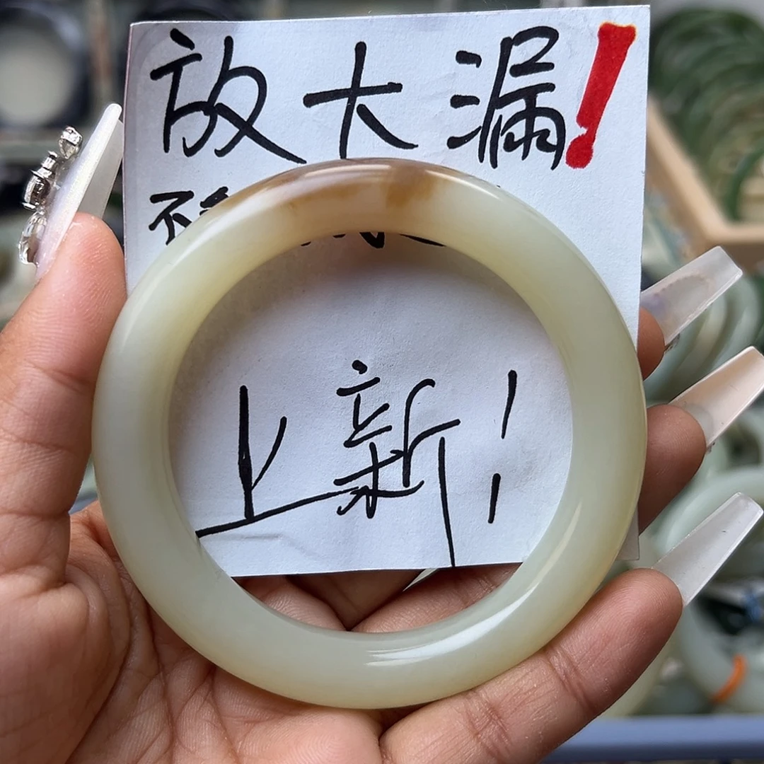 和田玉未镶嵌手镯