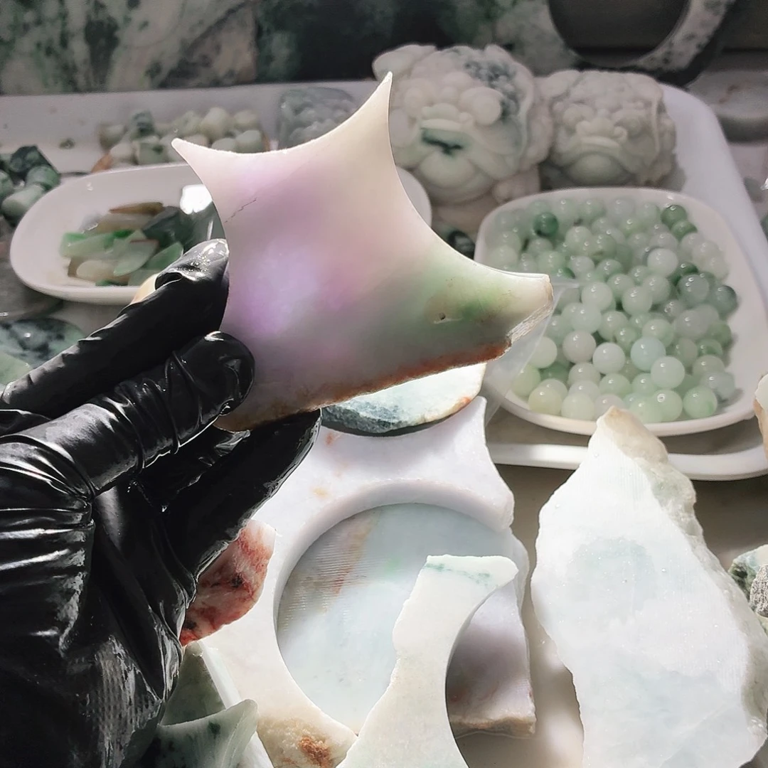 翡翠未镶嵌颈饰边角料