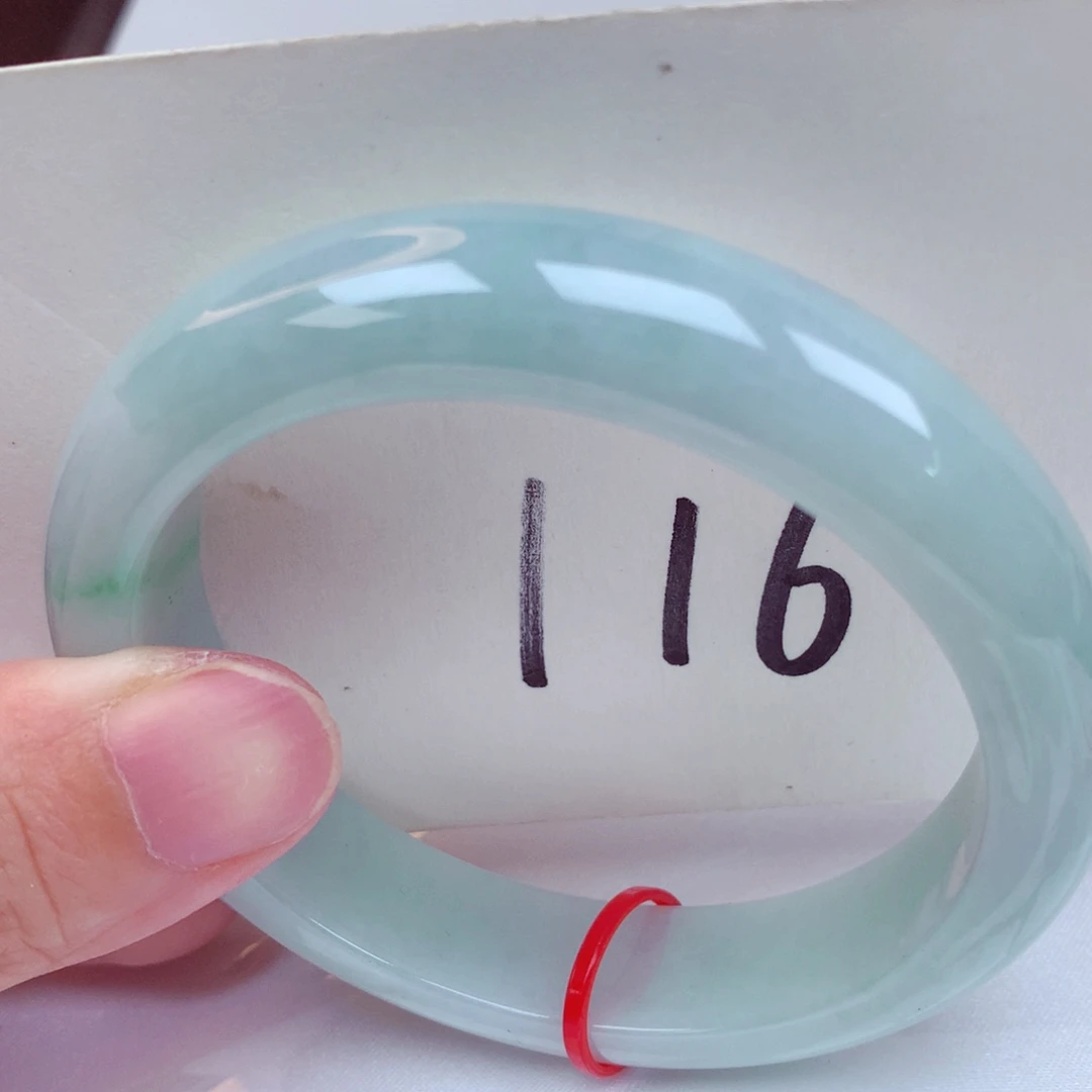 翡翠手镯未镶嵌翡翠