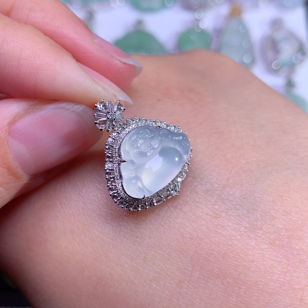 翡翠颈饰18K金镶嵌白冰起光起胶小佛公豪镶吊坠